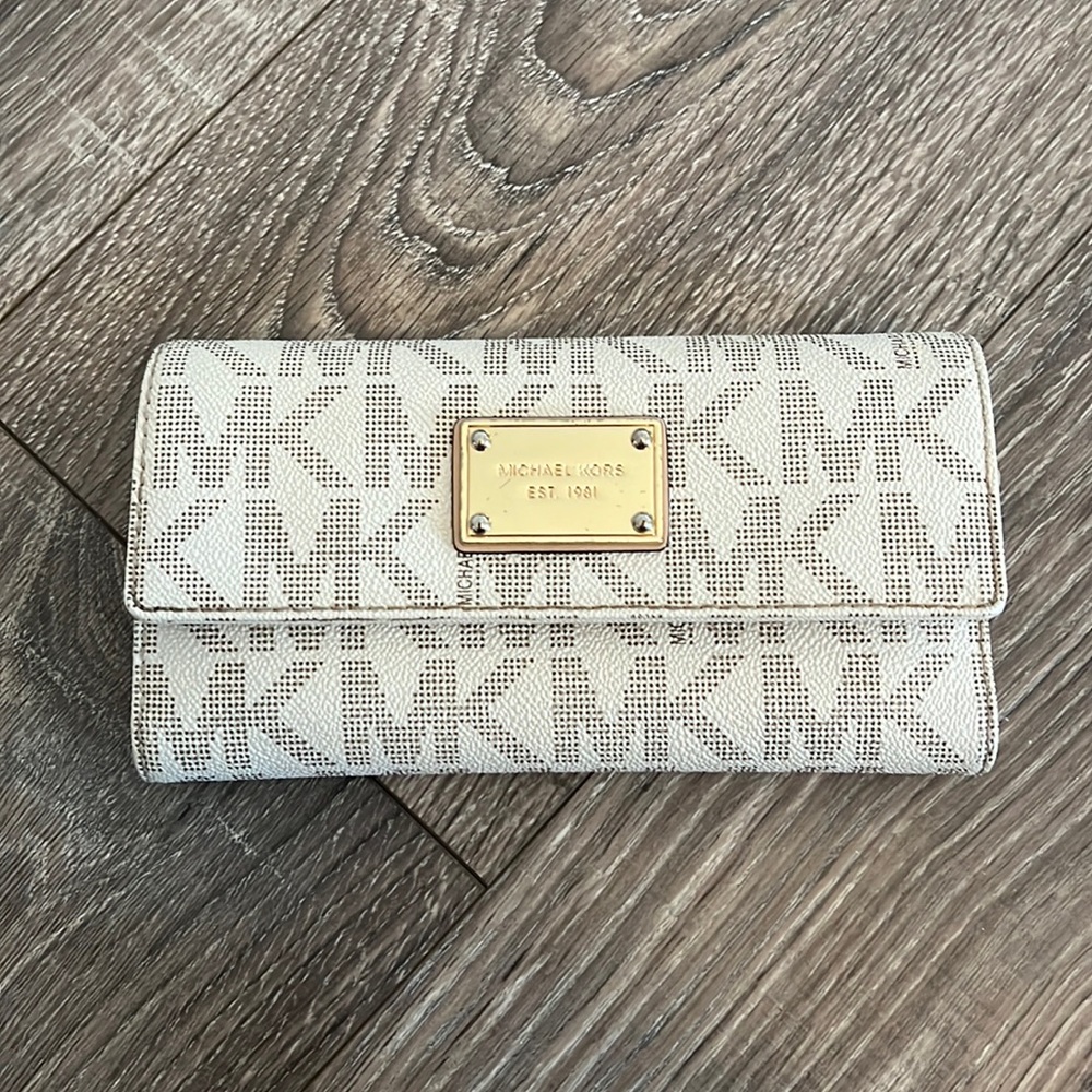 Michael kors wallet